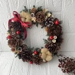 森の中の木の実のリース　秋冬リース　クリスマスリース
