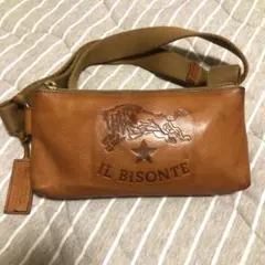 イルビゾンテ／ボディバッグ／ビッグロゴ