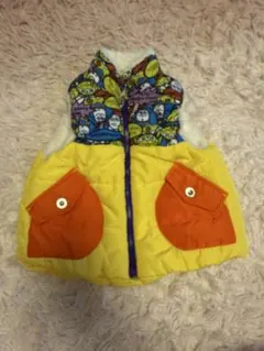 カラフルキャラクター トイストーリー　ダウンベスト 90