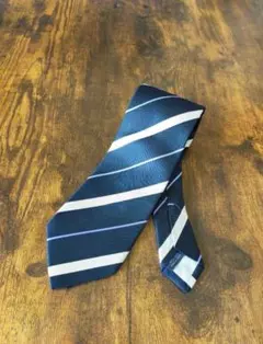 タカキュー　ネクタイ　ネイビーとホワイトのランダムストライプ　シルク100%