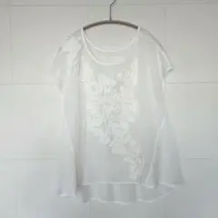 グレースコンチネンタル　フラワーモチーフ付きフレンチスリーブブラウス　ホワイトのサムネイル