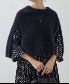美品　BEARDSLEY / ビアズリー ファーニットポンチョ　（1度のみ着用）のサムネイル
