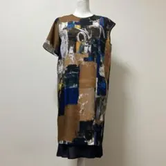 日本製　ユナイテッドトウキュウ　アート柄　ワンピース　アート　素敵　夏　デザインのサムネイル