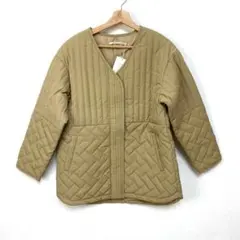 新品 zampa ツイル キルティングジャケット ノーカラー 中綿 ベージュ Mのサムネイル