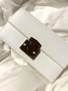 美品⭐︎ CHARLES & KEITHチェーンウォレット長財布のサムネイル