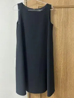 ノースリーブひざ丈ワンピース ブラックのサムネイル