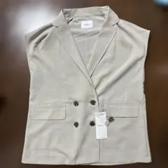【新品未使用　タグ付き】　DISCOAT ベージュ ダブルボタン ベスト ジレ
