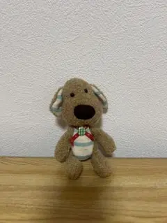 茶色い犬のぬいぐるみ
