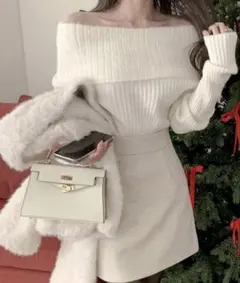 ブークレシャギーオフショルダールーズニット