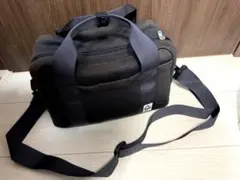 CHUMS ショルダーストラップ付き黒カメラバッグ
