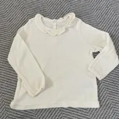 フリル付き襟の長袖シャツ