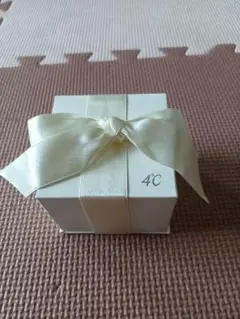【超美品】【即納】4°C ギフトボックス ジュエリーケース ホワイト クリスタル