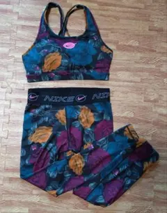 ナイキ　ブラトップとレギンスのセットのサムネイル