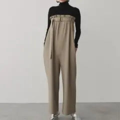 ディフル　新品　ベージュ フリル付きオールインワン