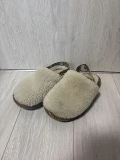 UGG サンダル ムートン ベージュ - メルカリ