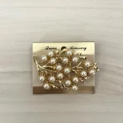 Queen Accessory パール付きブローチ