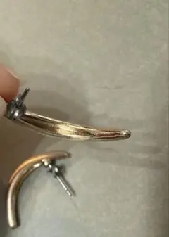 ⭐️美品⭐️くすみゴールド⭐️三日月ピアス⭐️チタンポスト
