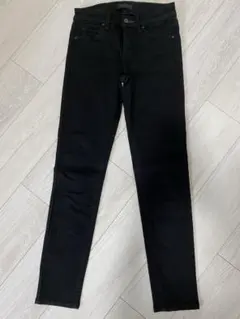 ユニクロ 美品スキニーデニム パンツブラック 22