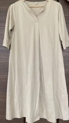 UNIQLO ベージュ Vネック 半袖ワンピース M Tシャツワンピース