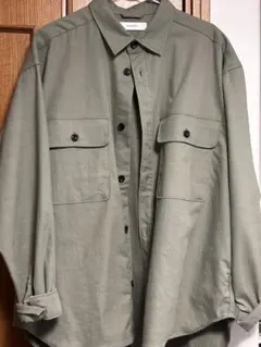 オリーブグリーン オーバーサイズシャツ