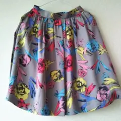 CLATHASクレイサス　　　　　　　　　カメリア柄スカート　美品のサムネイル