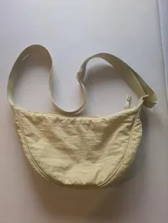 ユニクロ　ラウンドミニショルダーバッグ
