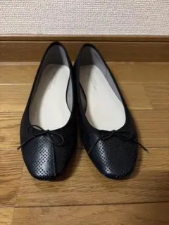 ブラックバレエシューズ パーフォレーションデザイン