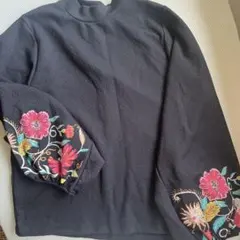 ZARA 花柄刺繍 長袖トップスのサムネイル