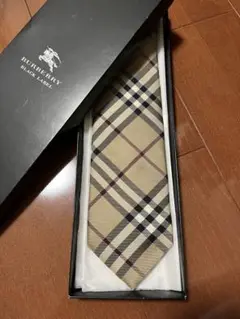 【クリーニング済】バーバリー　ネクタイ
