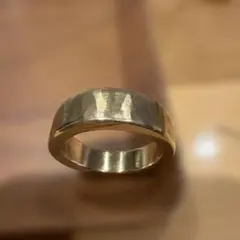 金色のミニマリストリングのサムネイル