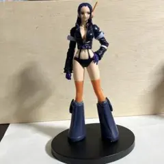 ワンピース　ロビン　エッグヘッド　フィギュア