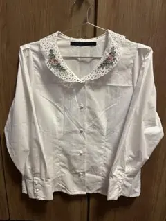 アンアナザーアンジェラス　花柄刺繍レース襟付き長袖ブラウス ホワイトのサムネイル