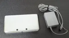 し*う様 ニンテンドー3DS ホワイト 本体とACアダプター✨