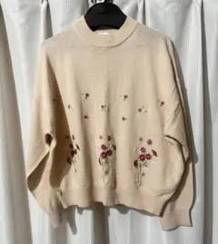 アースミュージックのセーター　ピンクベージュ