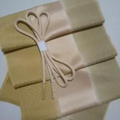 和装小物 落ちついたゴールド、ベージュ、茶に地模様柄入り帯揚げ帯締めセット