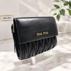 美品 ミュウミュウ 折財布 マテラッセ L字ファスナー レザー ブラック 黒のサムネイル