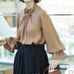 RUIRUEBOUTIQUEルイ・ルエ・ブティックパール付ウェーブタックブラウス