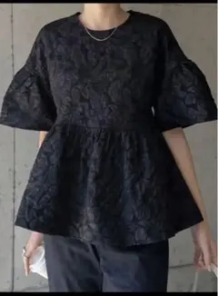 ふくれジャガードぺプラムトップス