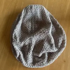 ベージュのレース編みベレー帽