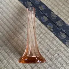 昭和レトロ　一輪挿し　花瓶　捻り　赤　ガラス　パープル