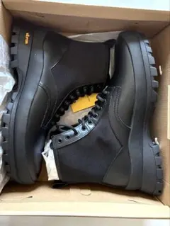 新品箱付き　ZARA VIBRAM ビブラムソール　ブラック ブーツのサムネイル
