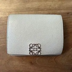 LOEWE 三つ折りウォレット 財布 ベージュのサムネイル