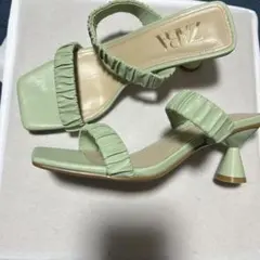 美品ZARA ヒールサンダル　グリーン36サイズ 23.5サイズ