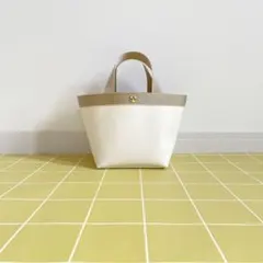 ハンドメイド 舟形トートSアイボリーベージュ裏地ベージュボタンゴールド