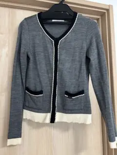 ✴︎新品✴︎ICBラメLグレー系ニットカーディガン 八分袖 - メルカリ