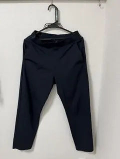 ユニクロ　ウルトラストレッチアクティブテーパードパンツ　4本セット