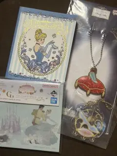 シンデレラ 4点　キーチェーン メモ帳　一番くじ　ディズニープリンセスのサムネイル