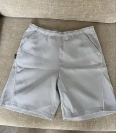 adidas グレー ハーフパンツ
