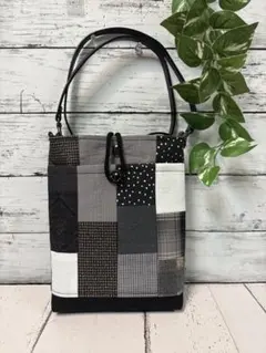 ハンドメイド　No.192 スマホポシェット スマホポーチ　パッチワーク風