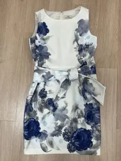 グレースコンチネンタル　フラワープリント ノースリーブひざ丈ワンピース